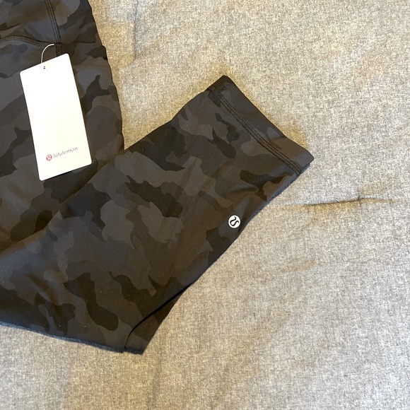 ** NEW** LULULEMON 3/4 legging black camo - Picture 3 of 6
